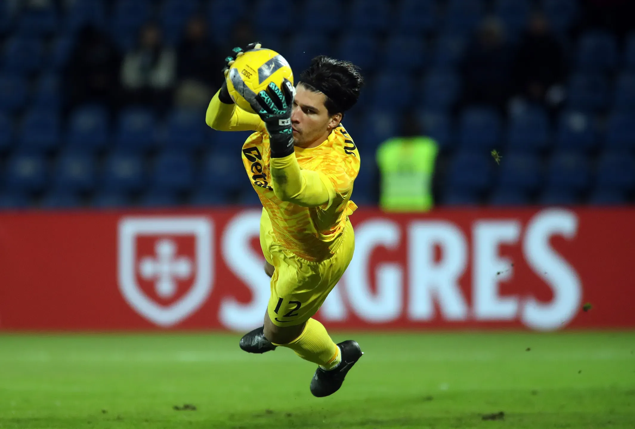 Oficial: Sporting confirma saída de guarda-redes 